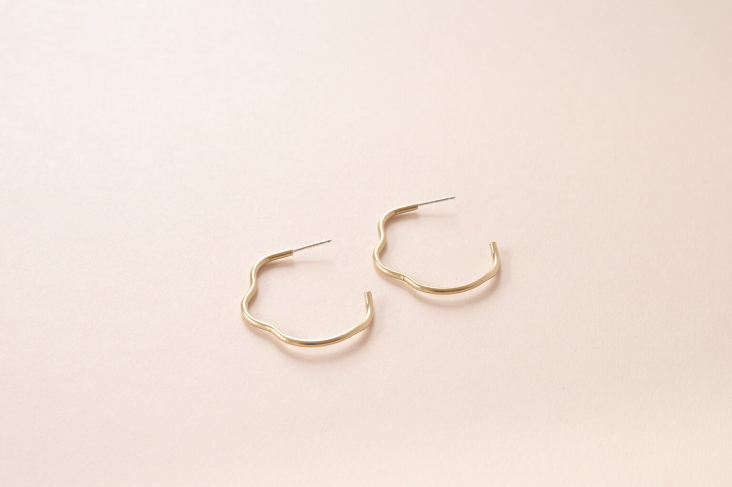 Wavy hoops BESTSELLER